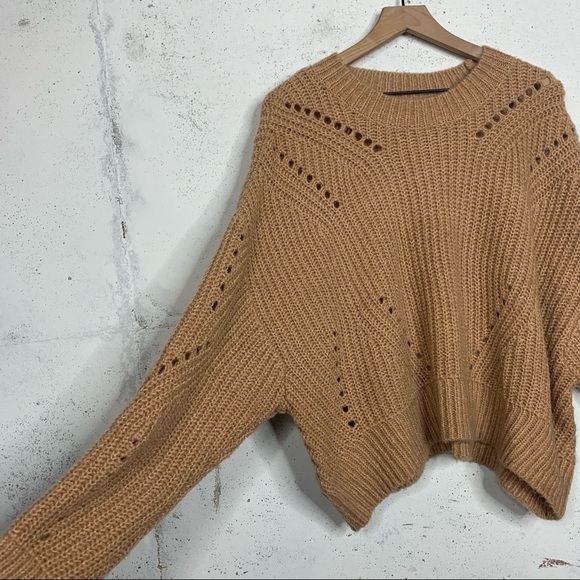 Elizabeth and James Oversize Shimmer Cropped Sweater Size XL - Picture 5 of 9